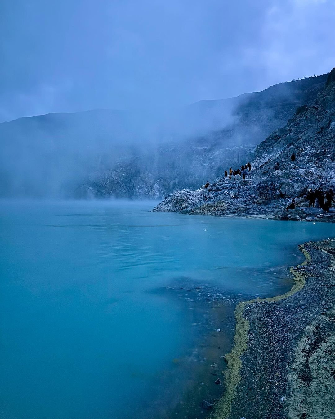 Ijen Crater Lake - IJEN CRATER, IJEN BLUE FIRE, IJEN TOUR