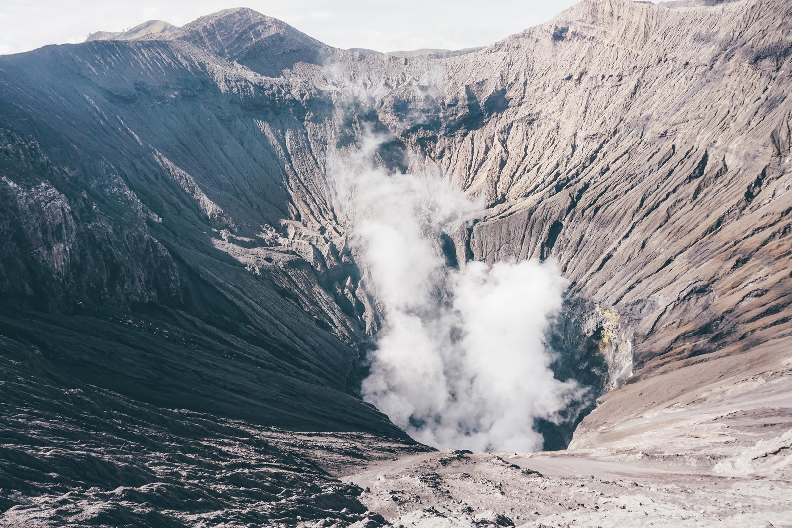  bromo  volcano  IJEN CRATER IJEN BLUE FIRE IJEN TOUR